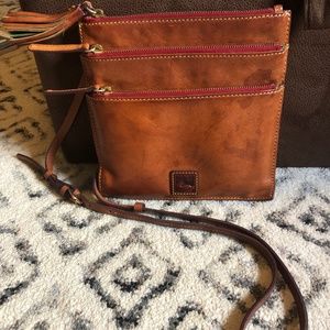 ** Dooney & Bourke ** Classic Crossbody Purse